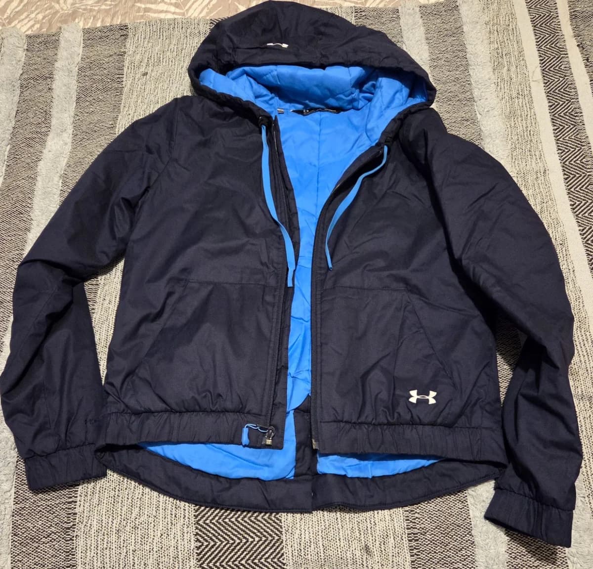 Chaqueta deportiva repelente al agua