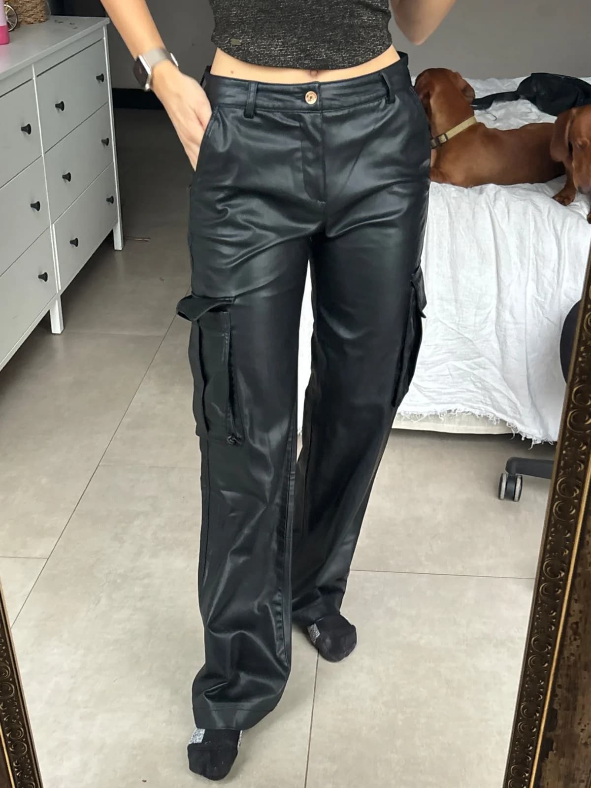 Usado por Amalia Abogabir, Panalones cargo eco cuero , talla 38