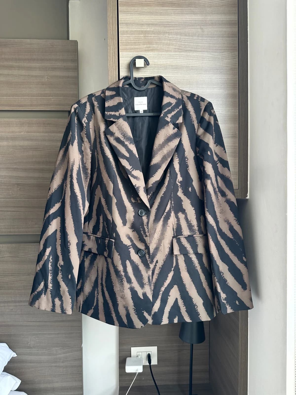 Usado por Arantza Bedoya, Blazer Oversize Full Print Colaboración Palo Portales, talla M
