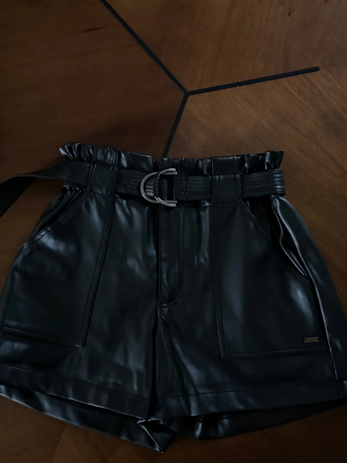 Shorts Eco Cuero Con Cinturón