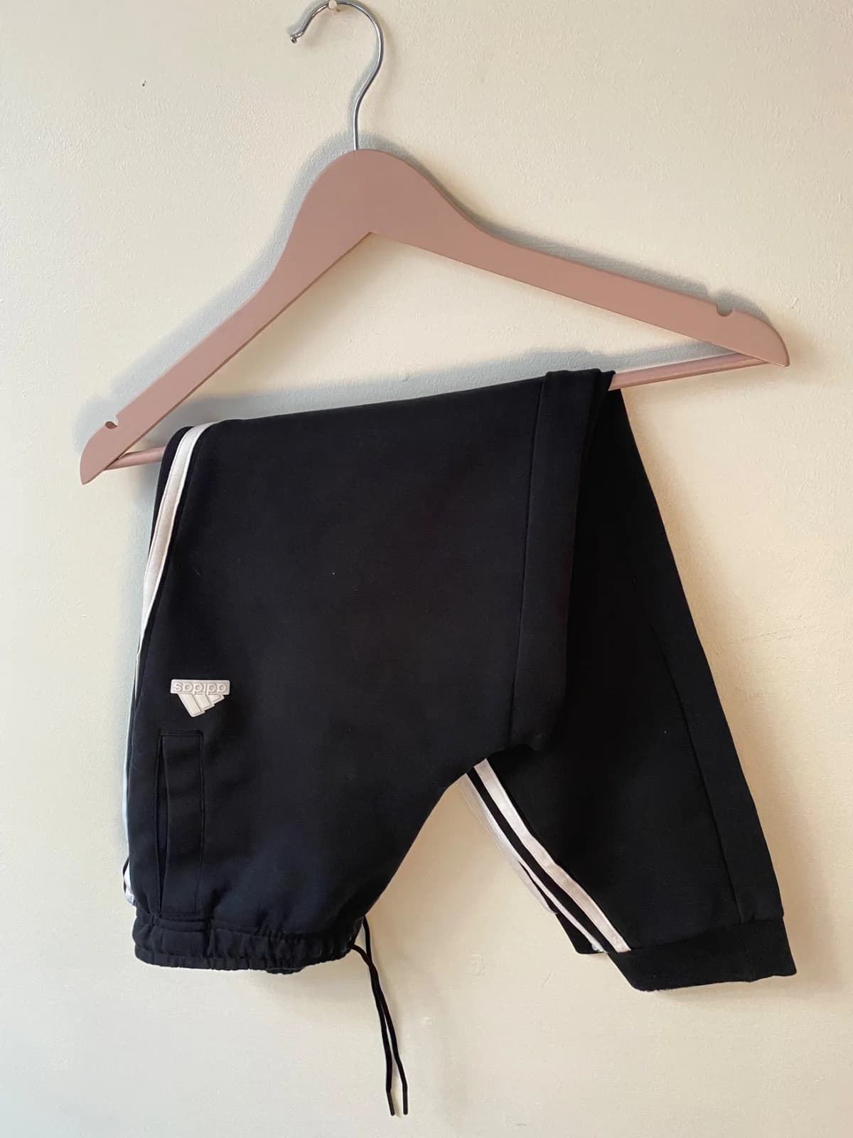 Usado por Gabriela Emilia Saez Pacheco , Buzo Adidas , talla S