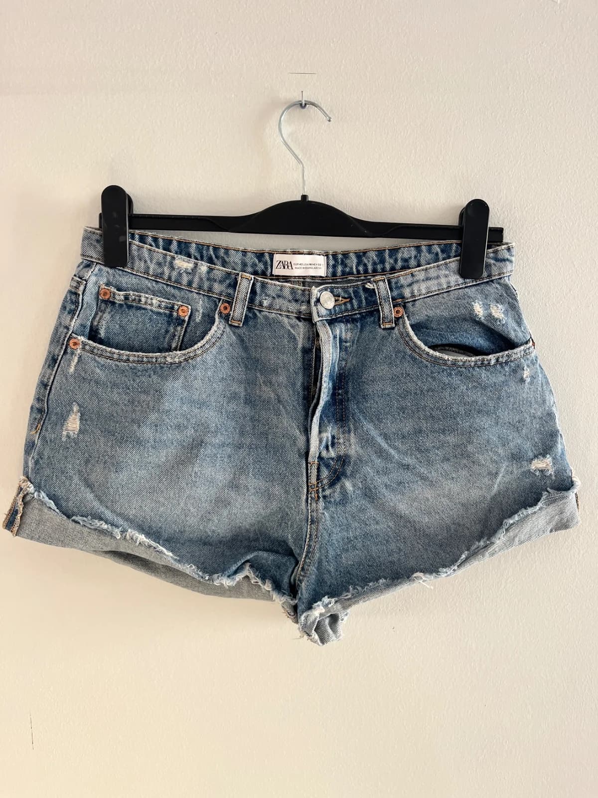 Usado por Renata Rivera , Short jeans Zara, talla 42