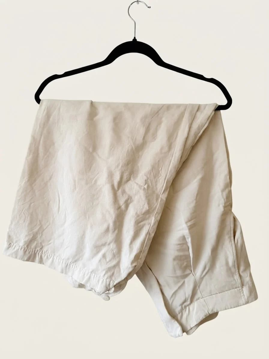 Usado por fernanda robertson, Pantalón tela beige, talla XS