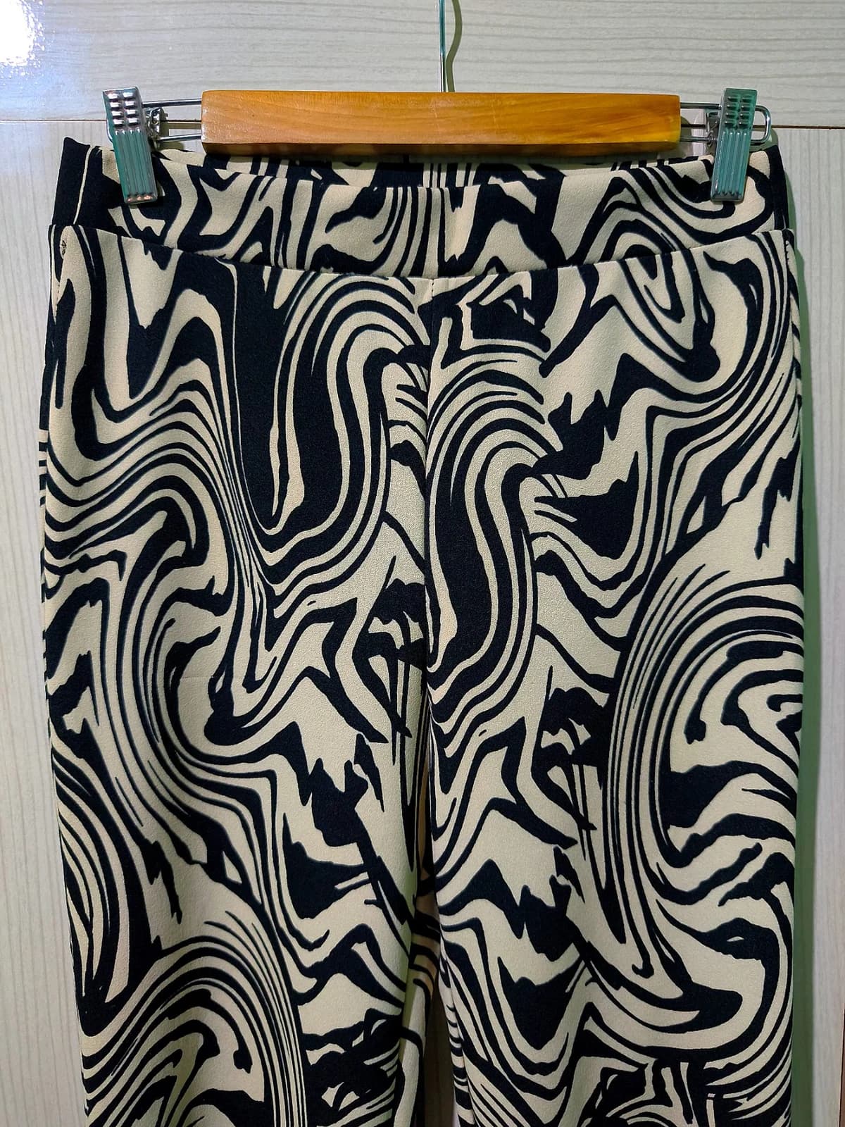 Usado por Camila Sánchez C., Flare Pant Stradivarius , talla M