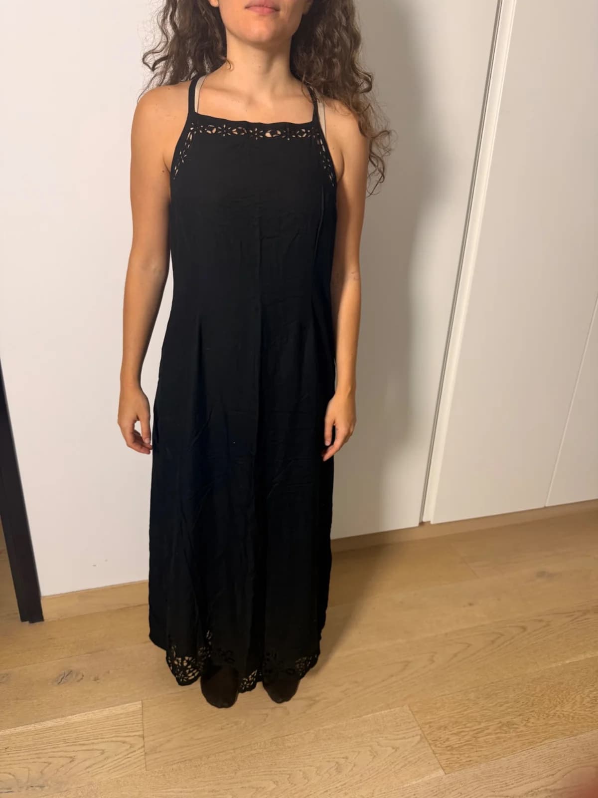 Usado por Catalina Eugenia Lozano Asfura, Vestido negro con encaje, talla L