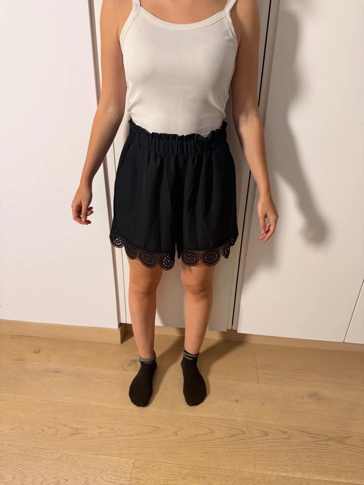 Usado por Catalina Eugenia Lozano Asfura, Short negro con encaje, talla L