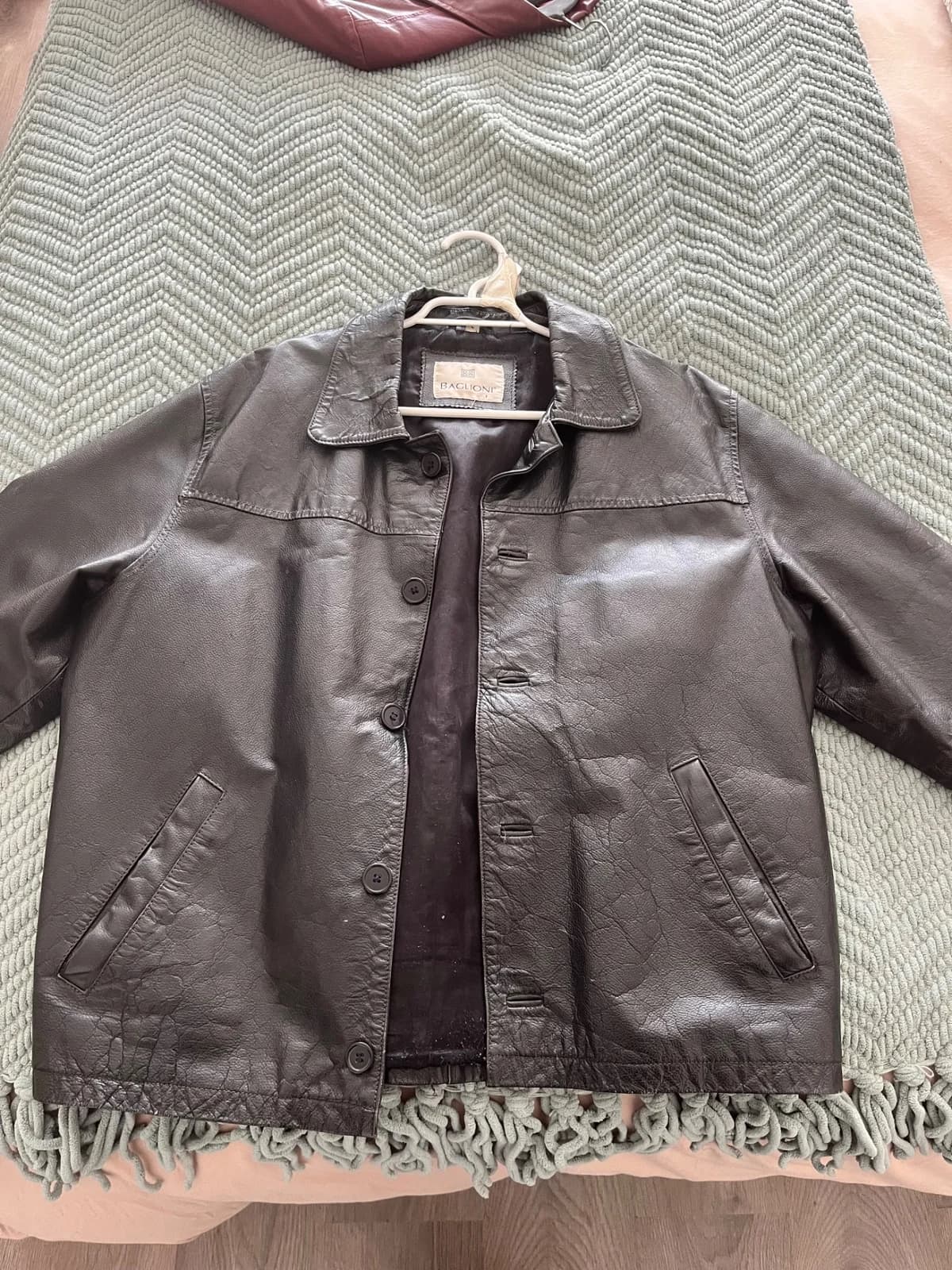 Usado por josefina osorio, Chaqueta Cuero , talla L