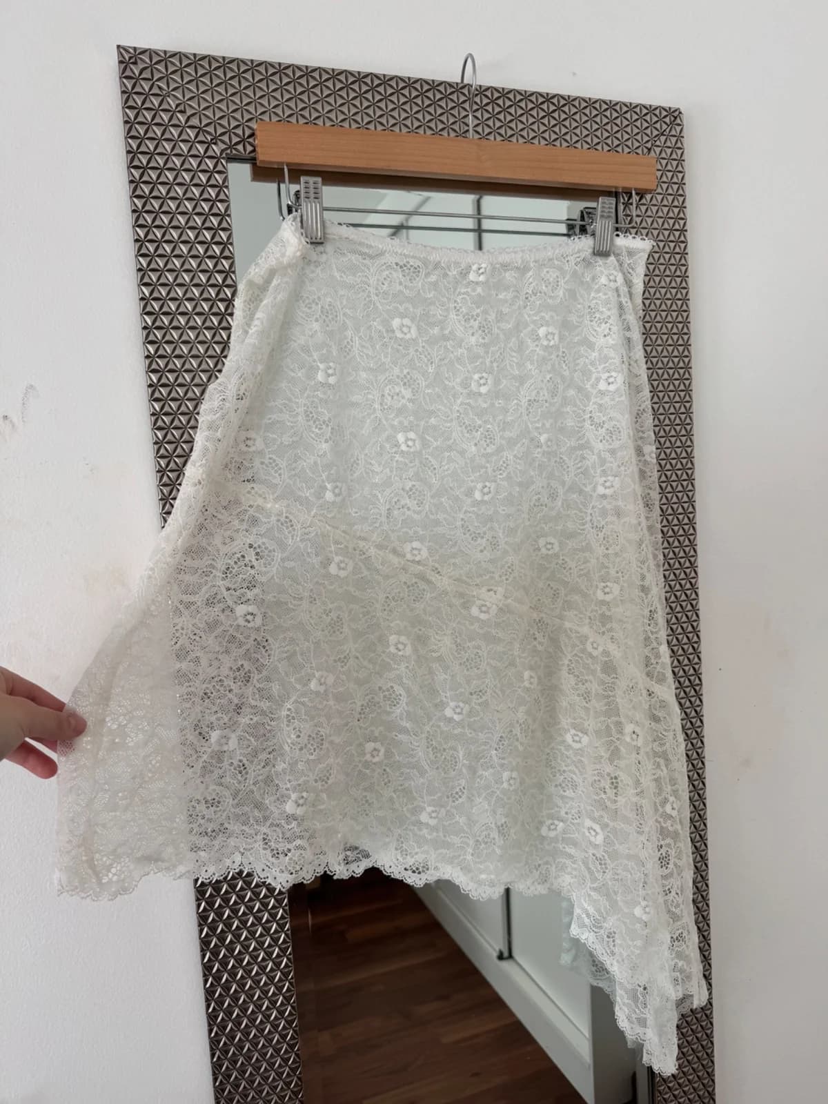 Usado por Scarleth Valentina Ruiz Soto, Falda Zara, talla M
