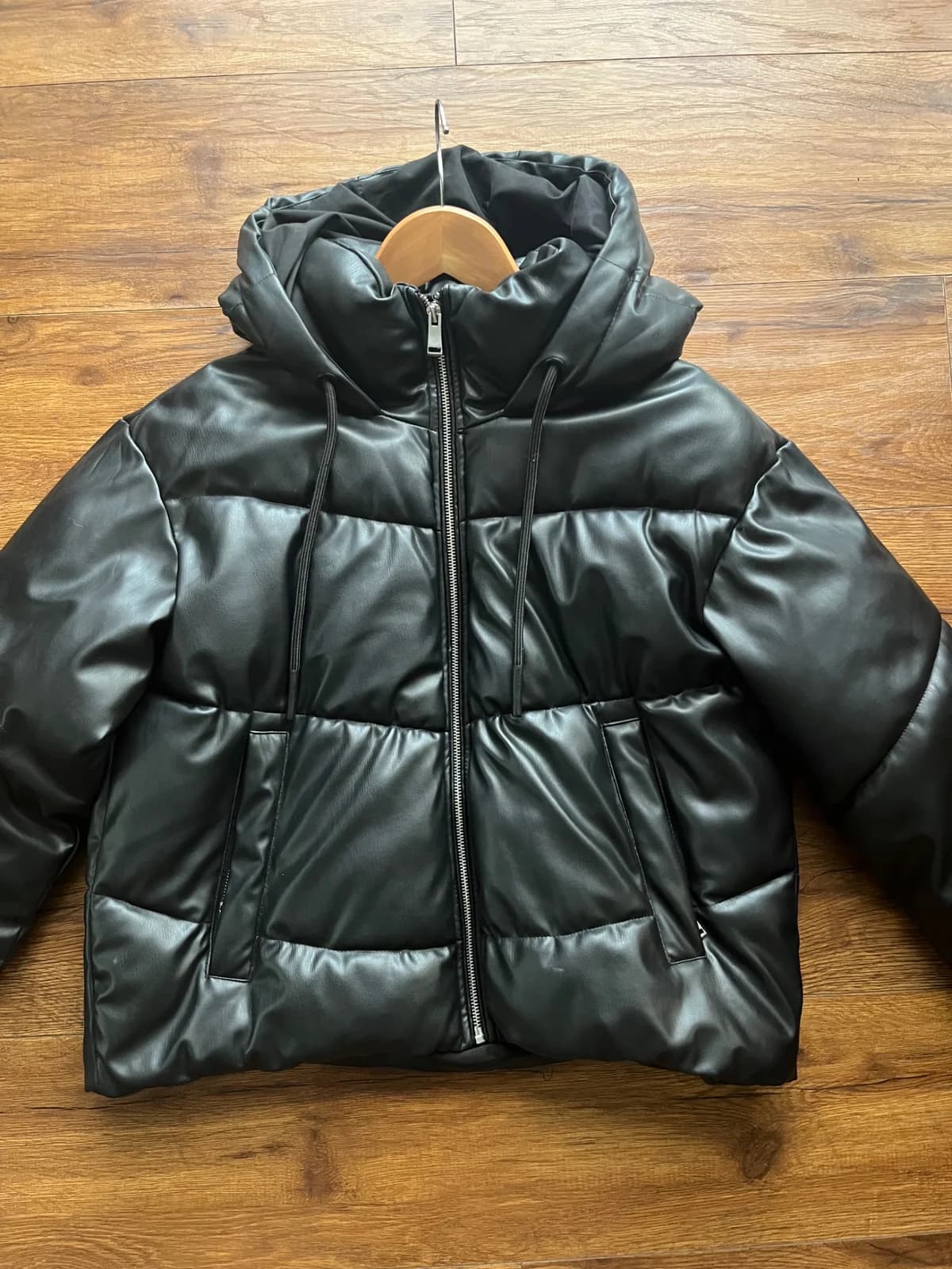 Parka puffer negra