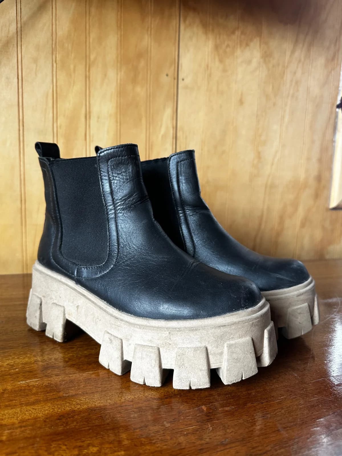 Usado por Florencia Mieres, Botines de cuero, talla 36