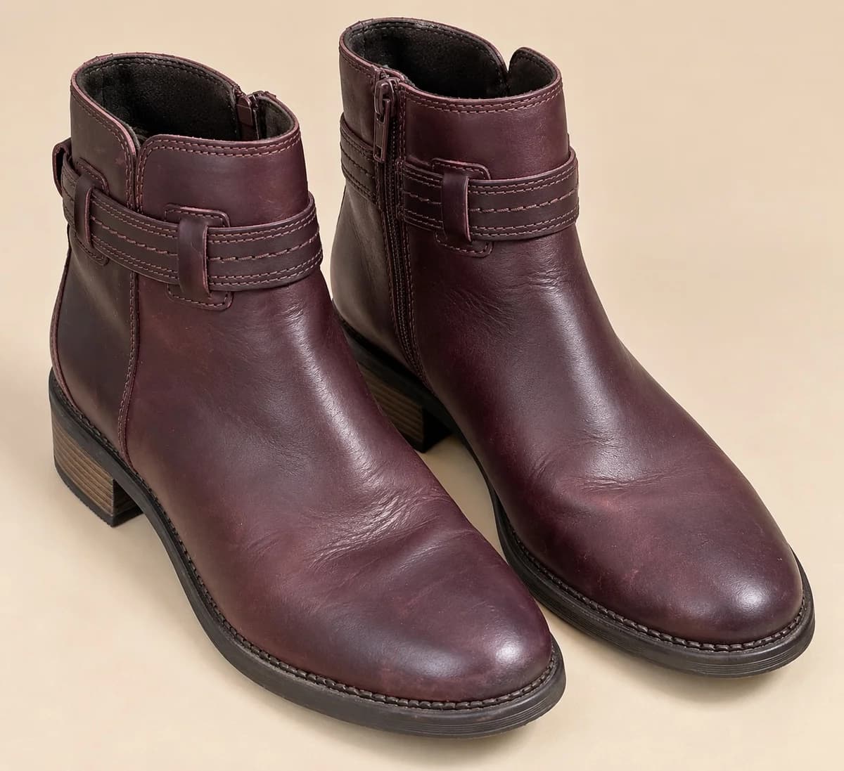 Usado por Carolina Turen, Botines Clarks Collection Scene Strap de mujer, en cuero color burdeo/borgoña., talla 38 1/2