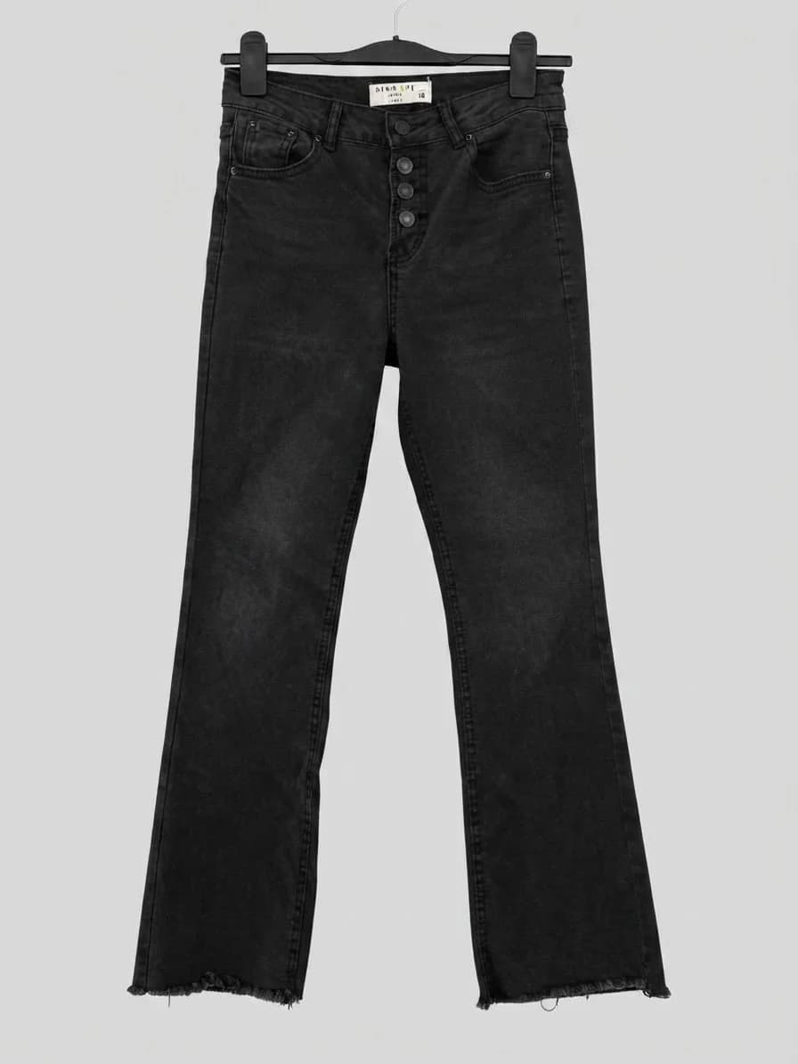 Usado por Vanessa Hernandez, Jeans flare con botones, talla 38
