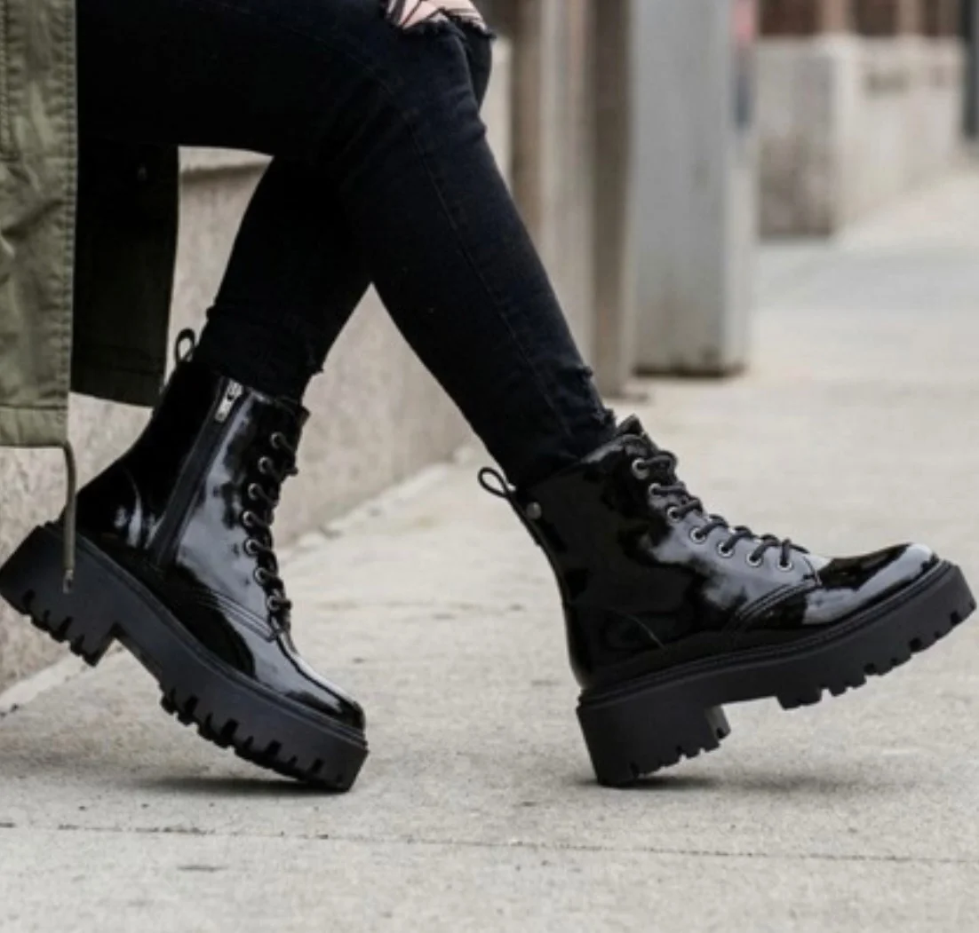 Usado por Rocio Iturriaga, Botines negros Romano, talla 38