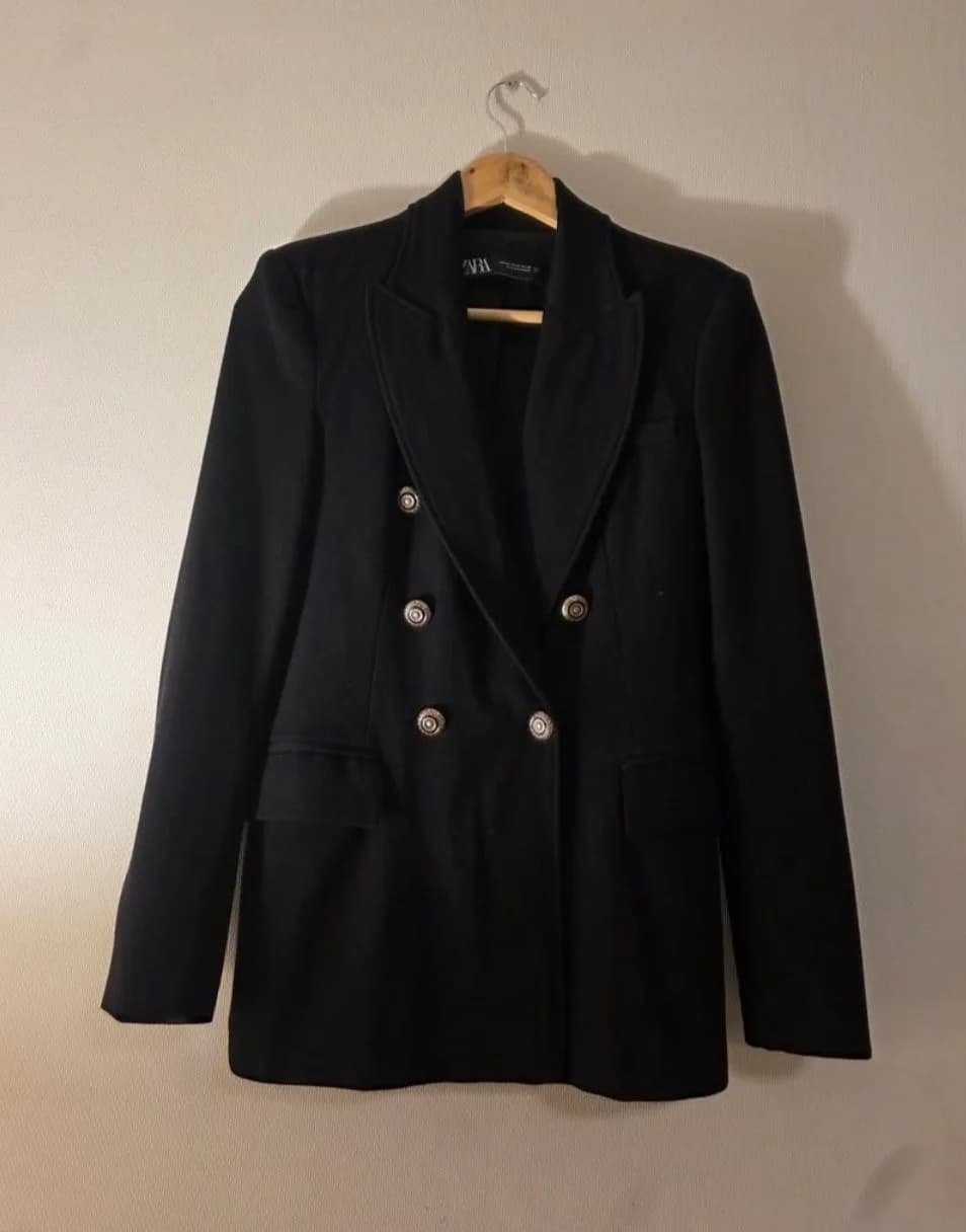 Usado por Carla Muñoz Allendes, Blazer negro Zara, talla Xs