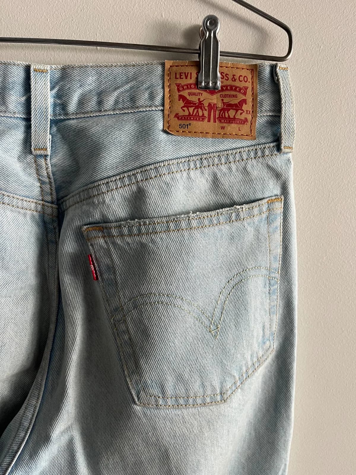Usado por Camila Briseño, Jeans Levi’s 501, talla 27