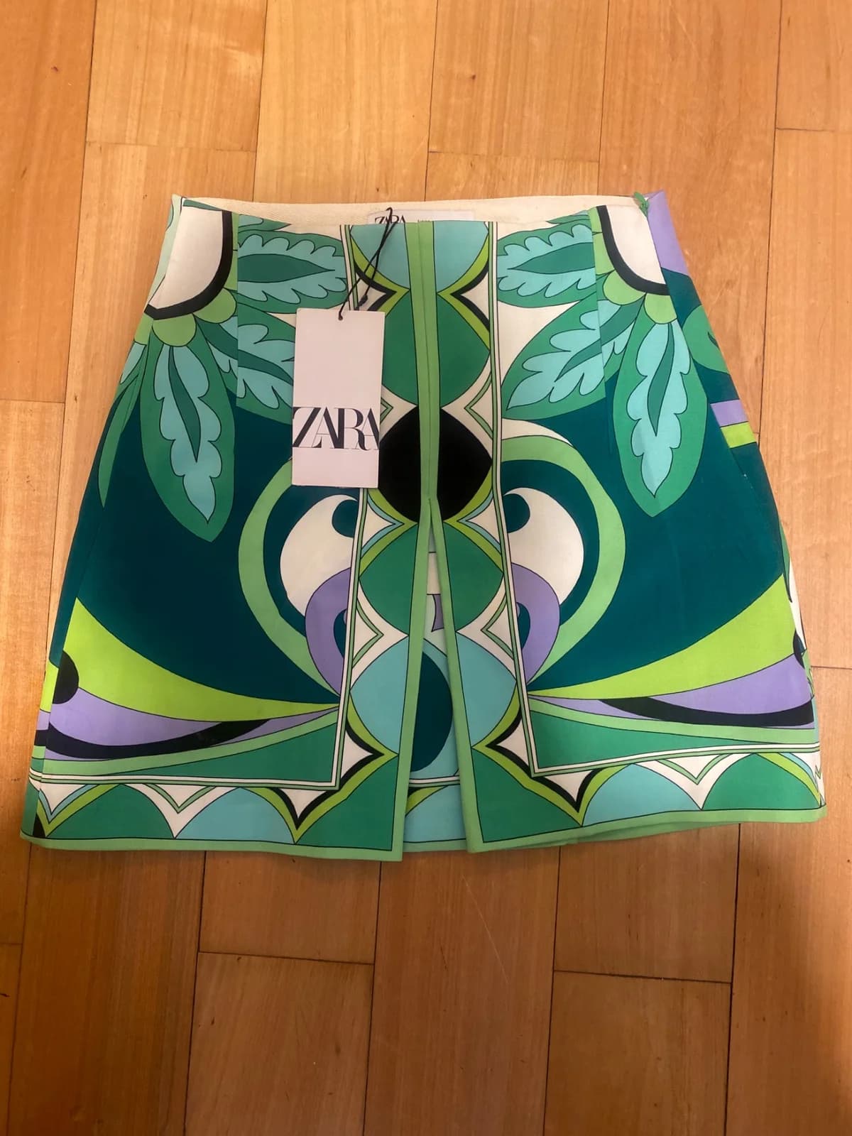 Usado por Florencia Sánchez, Falda Zara, talla Xs