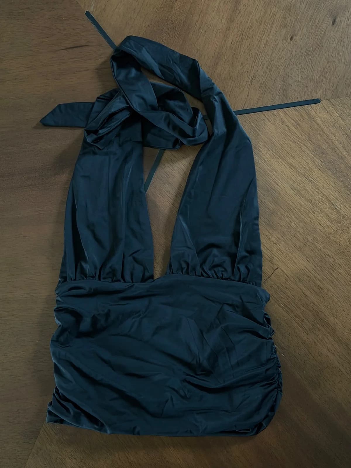 Usado por Isidora Parra, Top Amarras multiformas, talla XS-S
