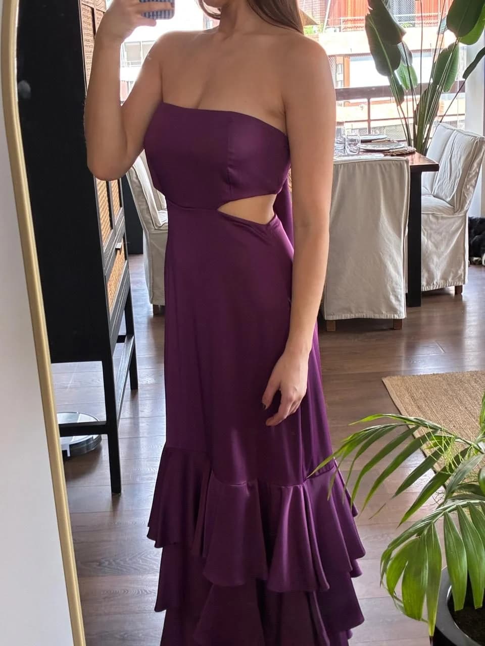 Usado por Sofia Mackenna, Vestido morado strapless con vuelos, talla M