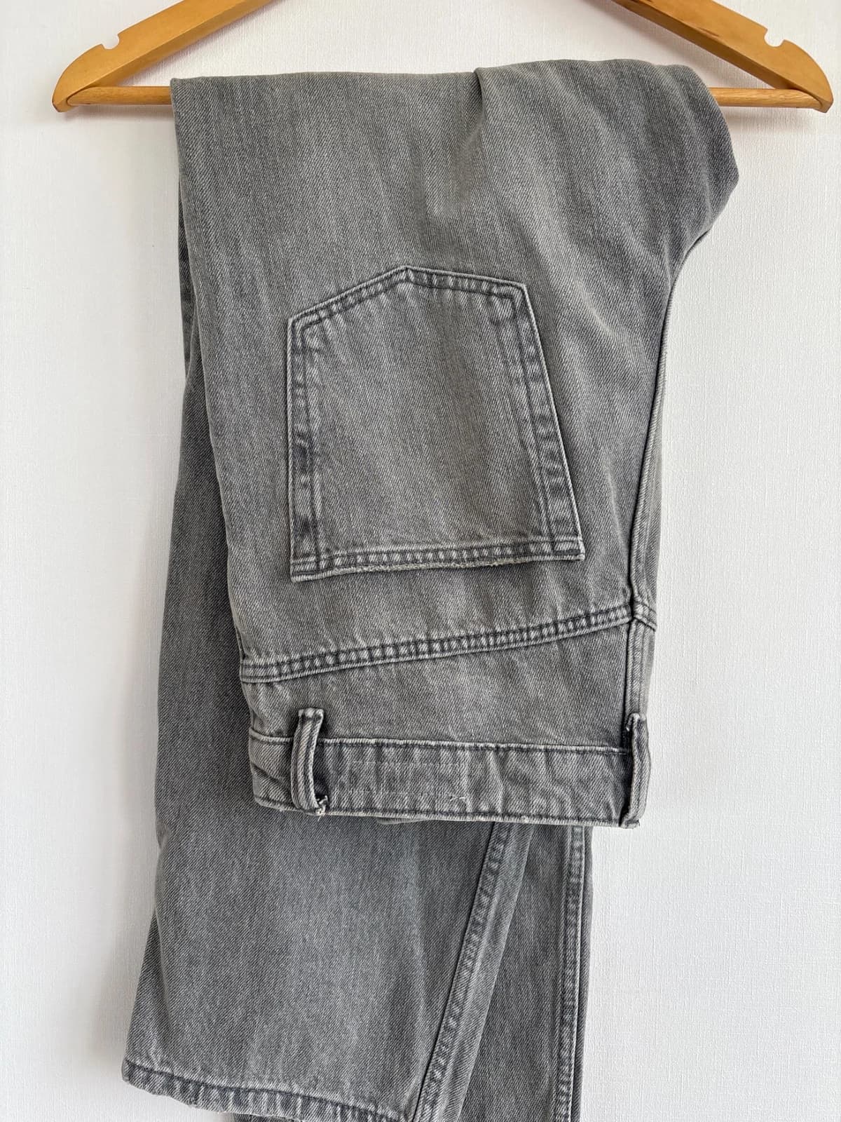 Usado por montserrat meneses, Jeans baggy gris Zara, talla 34