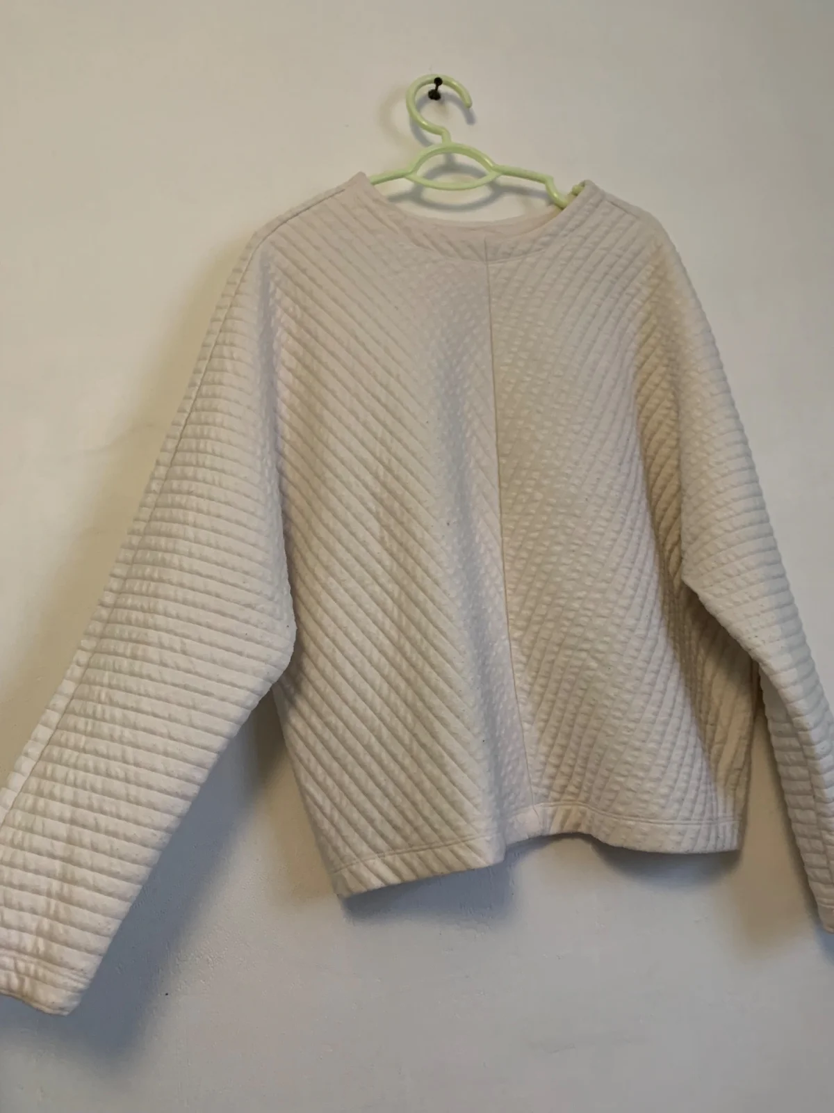 Usado por Josefa del canto Bucarey , Poleron acolchado color crema , talla S/M