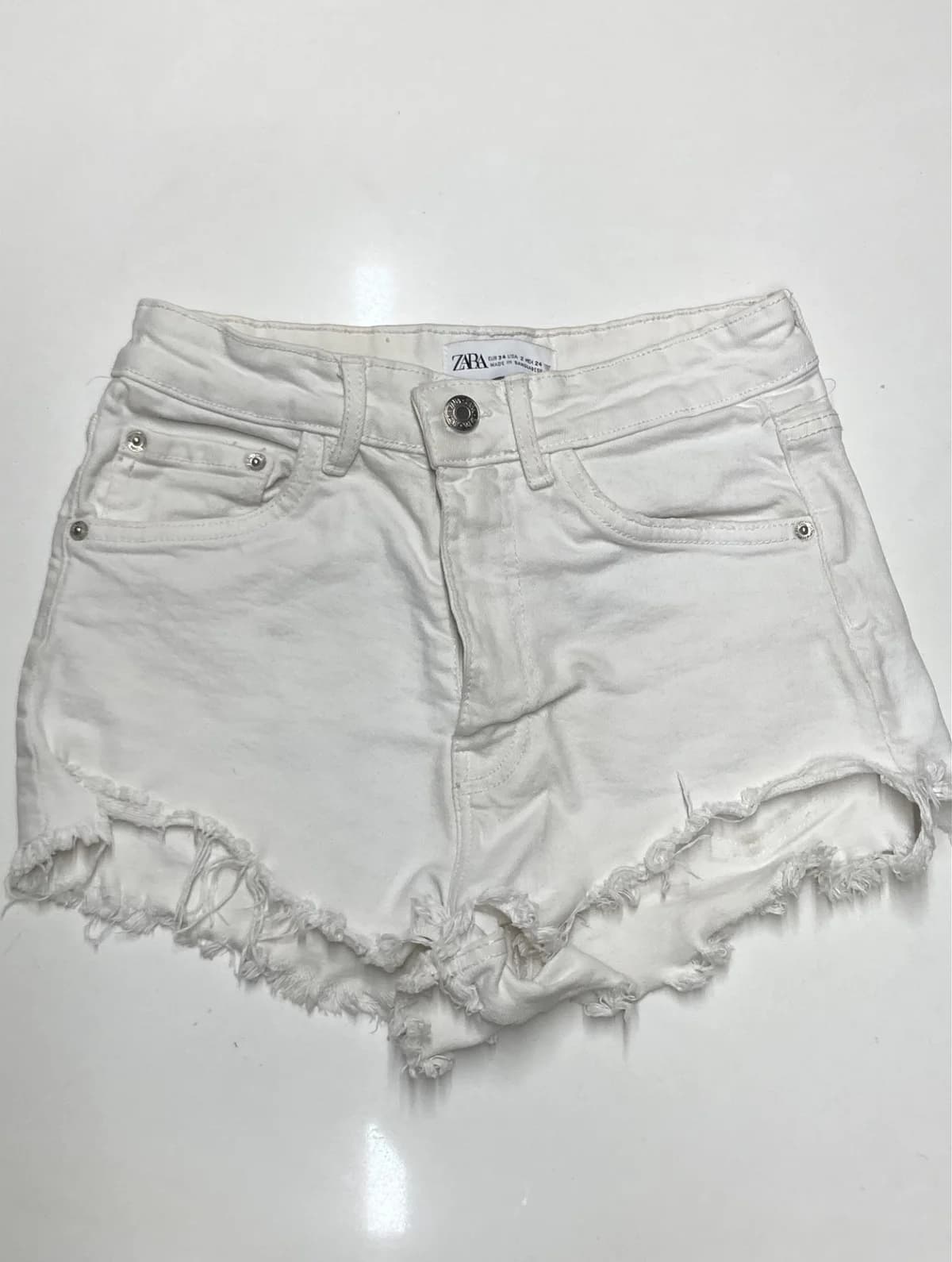 Usado por Florencia Acosta breschi, Short blancos , talla S