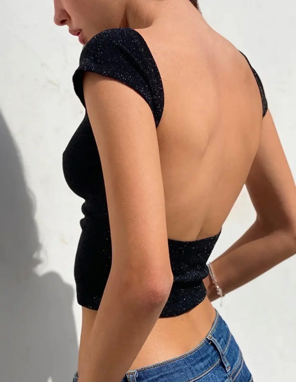 Polera Subdued Boat Neck Negra con Brillos — foto 1