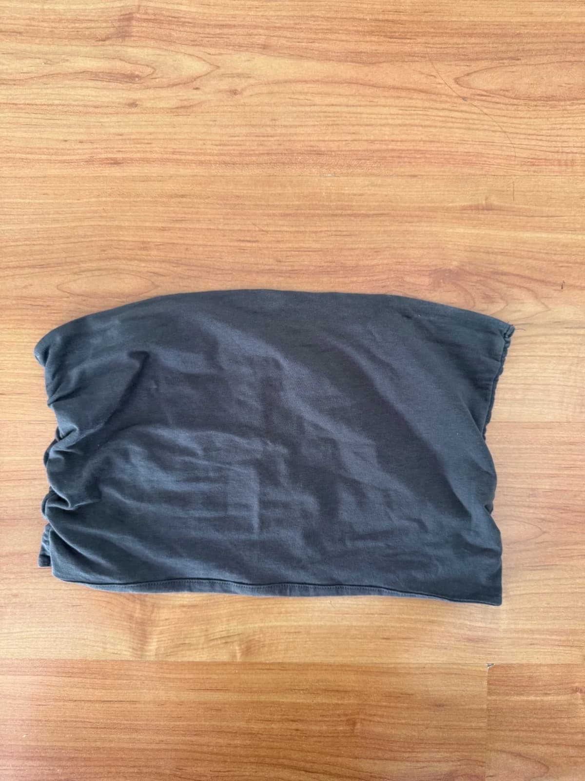 Usado por Camila acuña, Polera gris oscuro, talla S